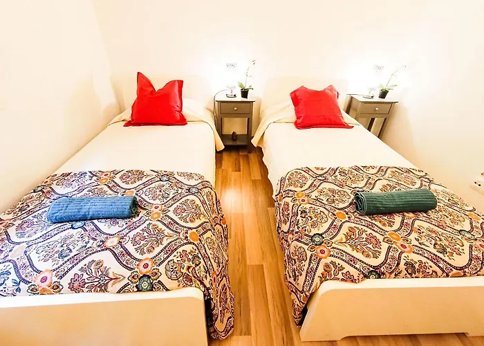 Hostel Oasis - By La Rambla *
